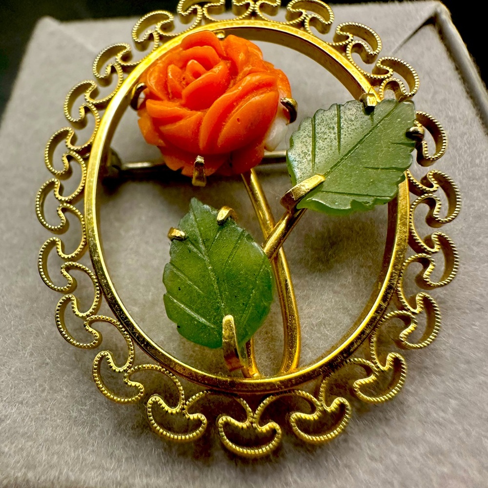 Krementz marked Pin Brooch Natural Angel Skin Coral Rose Jadeite Leaves Oval
